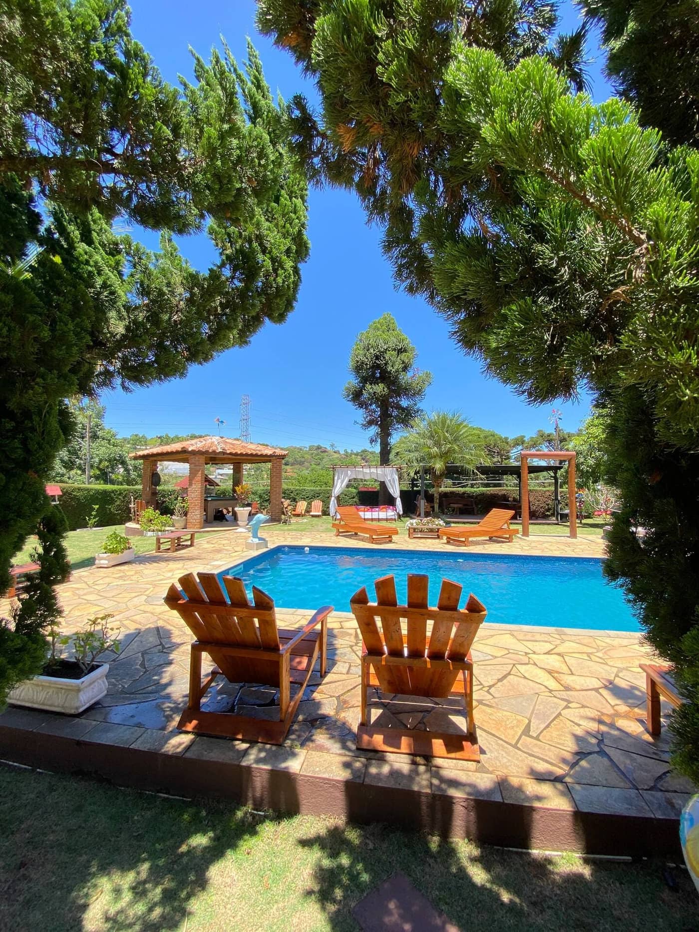 Piscina com gazebos